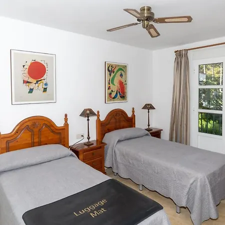 3b Virgo Apartment Estepona